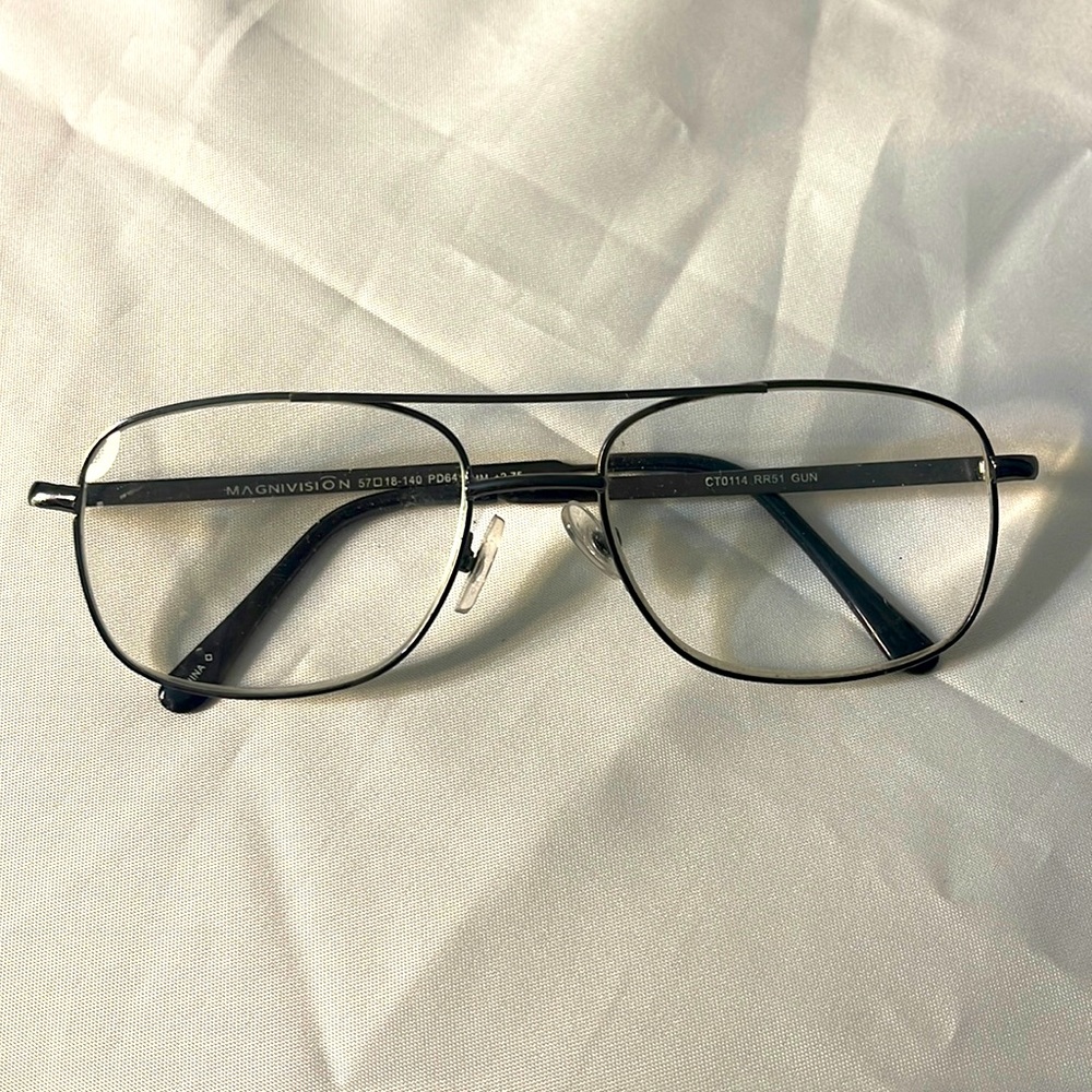 Magno Vision, reading glasses excellent condition +2.75 strength.